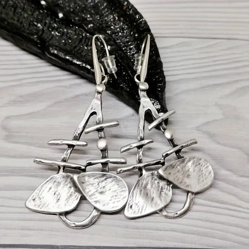 Retro Creative Leaves Hollow Step Pendant Earrings Women's Fashion Personalized Niche Design