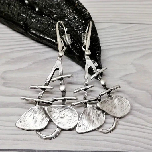 Retro Creative Leaves Hollow Step Pendant Earrings Women's Fashion Personalized Niche Design